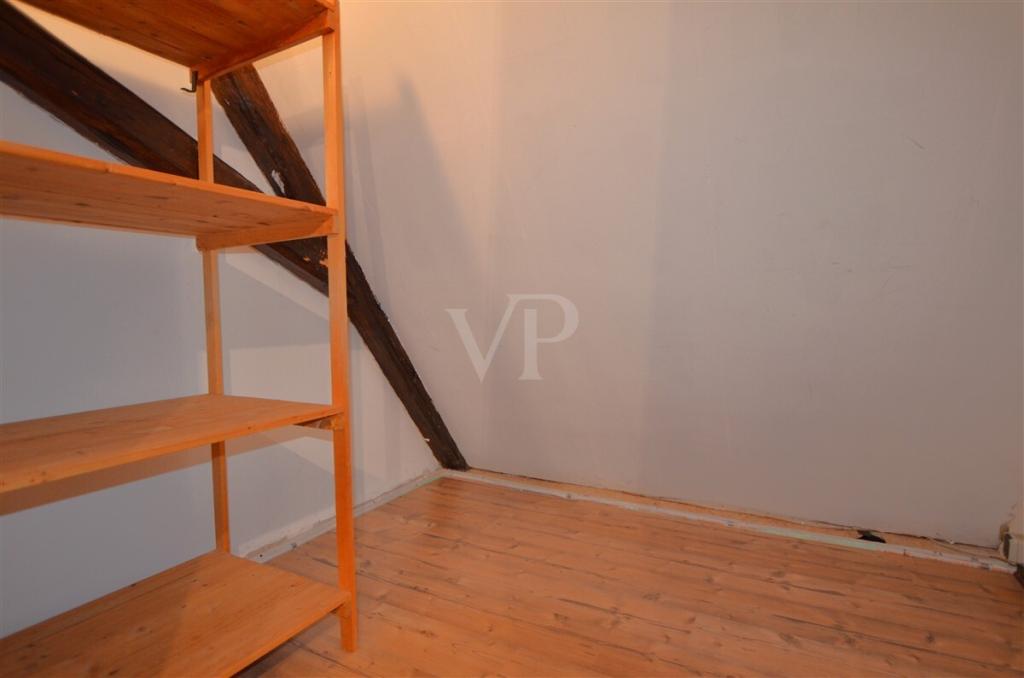 Möblierte 2-Zimmer-Dachgeschosswohnung mit Spitzboden und Stellplatz - Photo 5