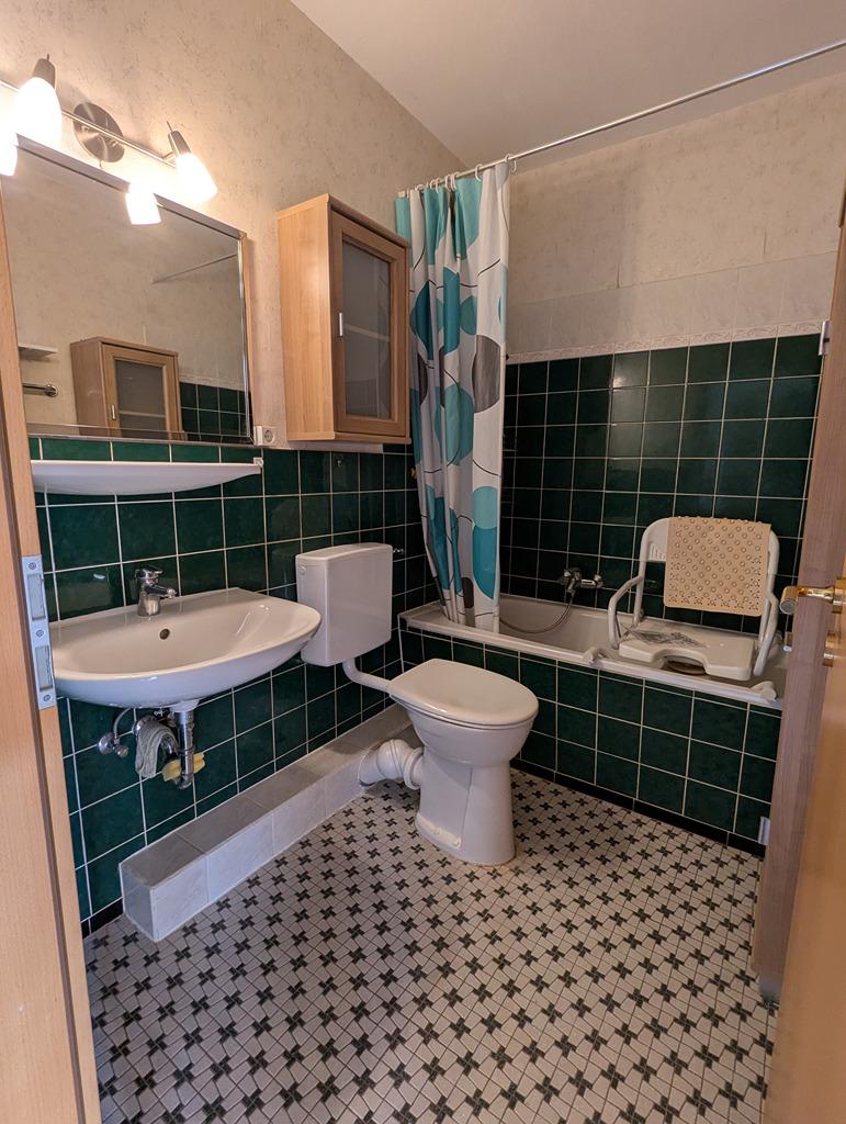 10.1-04 - OG-Badezimmer - 1.1.jpg
