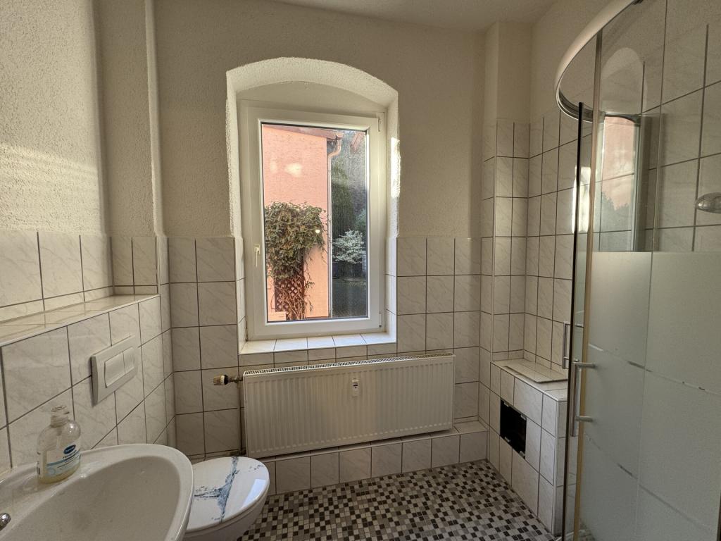 Erstbezug nach Sanierung! Attraktive Familienwohnung mit Terrasse, Garage und Gartenbereich - Photo 2