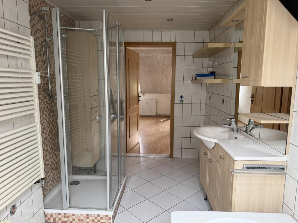 Attraktive Dachgeschoss-Familienwohnung mit Balkon, Garage und Gartenbereich - Photo 5