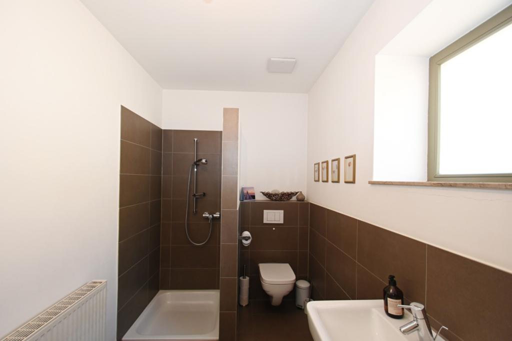 28720bf7-792d-4bd1-abb1-de59c8ed0bf3.jpg