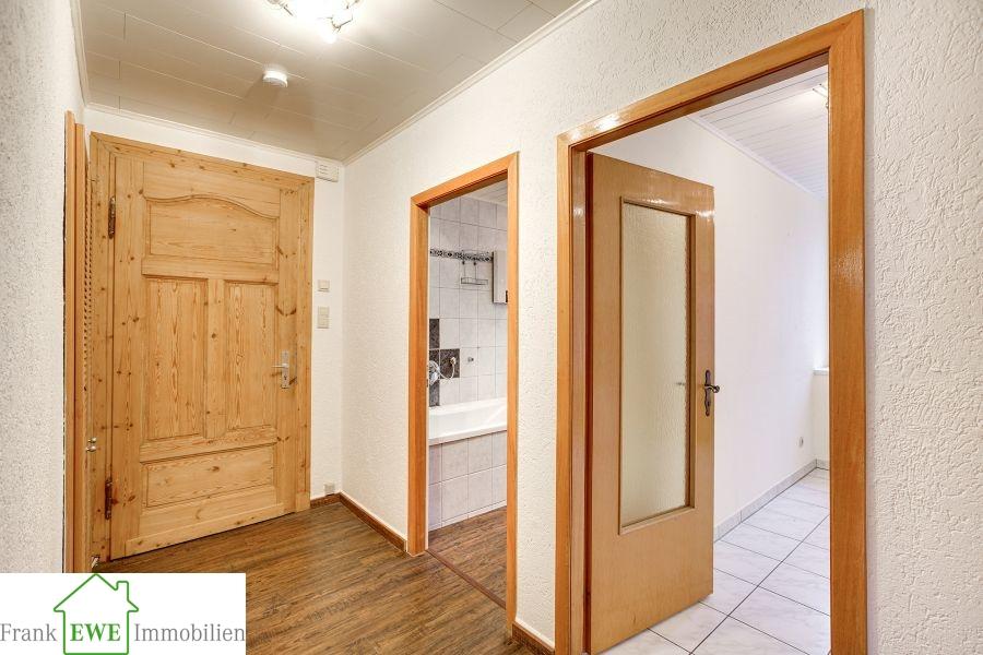 Diele, 4-Zimmer-Wohnung mit Garten zum Kauf Düsseldorf Eller, Frank Ewe Immobilienmakler Düsseldorf Hassels