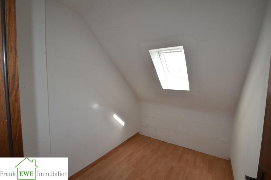 Kammer DG, Einfamilienhaus mit Garage zum Kauf in Düsseldorf Hassels, Frank Ewe Immobilienmakler