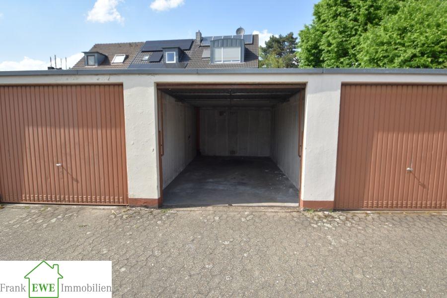 Garage, Einfamilienhaus mit Garage, Kauf in Düsseldorf Hassels, Frank Ewe Immobilienmakler Düsseldorf