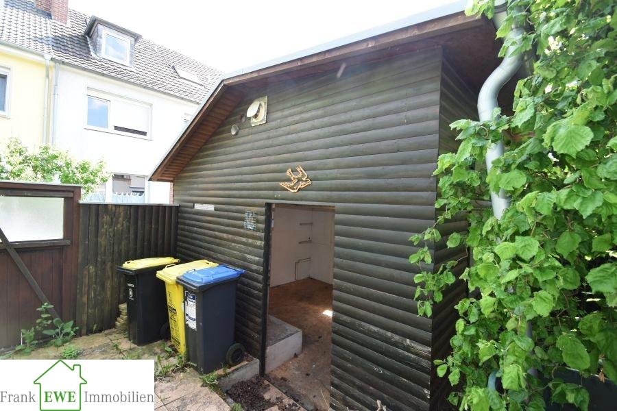 Gartenhaus, Einfamilienhaus mit Garage zum Kauf in Düsseldorf Hassels, Frank Ewe Immobilienmakler
