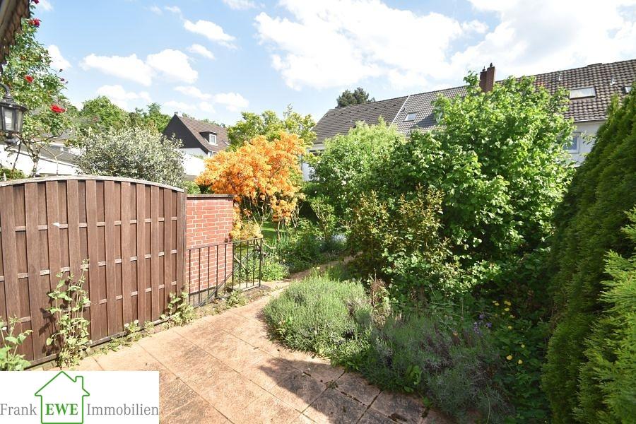 Terrasse, Einfamilienhaus mit Garage zum Kauf in Düsseldorf Hassels, Frank Ewe Immobilienmakler