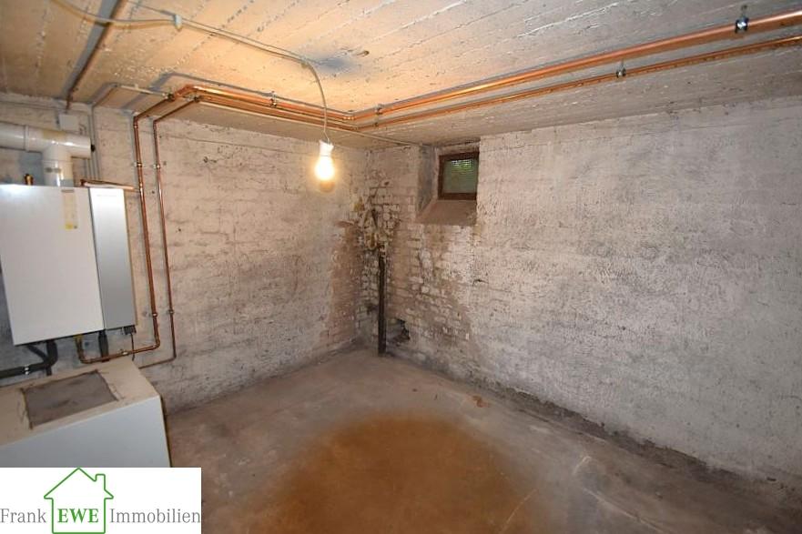 Heizungskeller, Einfamilienhaus mit Garage zum Kauf in Düsseldorf Hassels, Frank Ewe Immobilienmakler