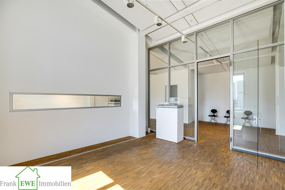 Showromm Büroräume Mediemhafen Düsseldorf, Frank Ewe Immobilienmakler Düsseldorf