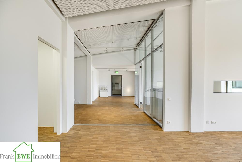 Büroräu,e Showroom Düsseldorf Medienhafen, Frank Ewe Immobilienmakler Düsseldorf