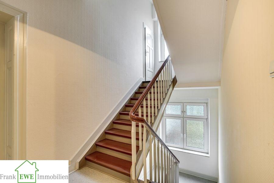 Treppenhaus, 3-Zimmer-Wohnung Terrasse zum Kauf in Düsseldorf Eller, Frank Ewe Immobilienmakler Düsseldorf Hassels