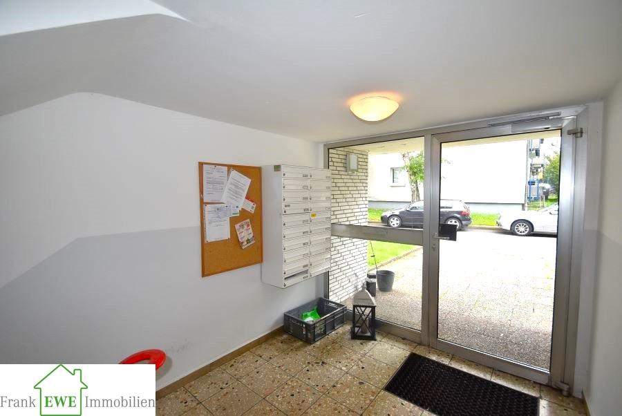 Hauseingang, Appartement mit Küche und Balkon zum Kauf in Düsseldorf Holthausrn, Frank Ewe Immobilienmakler