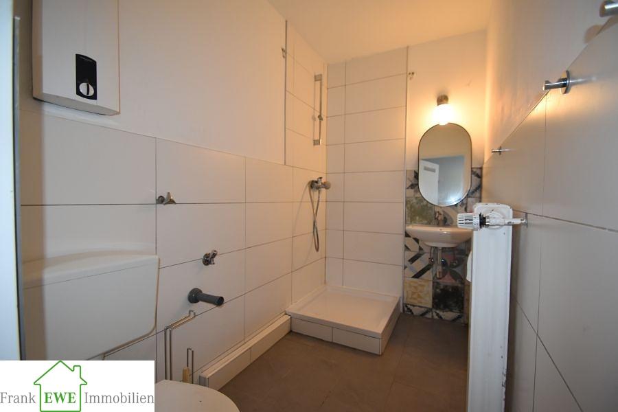 Bad, 1-Raum-Appartement mit Balkon, zum Kauf in Düsseldorf Holthausen, Frank Ewe Immobilien Düsseldorf