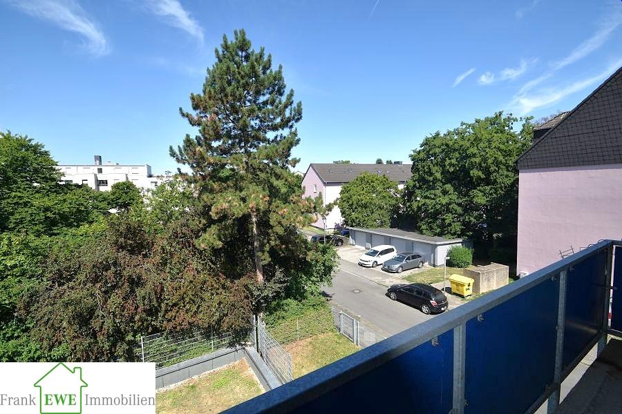 Ausblick Balkon, 1-Raum-Appartement zum Kauf in Düsseldorf Holthausen, Frank Eww Immobilienmakler