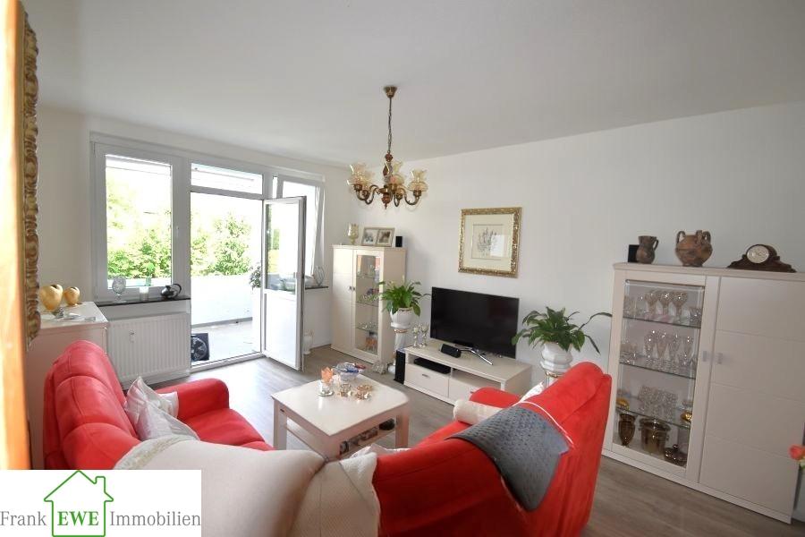 Wohnzimmer 1.OG, Mehrfamilienhaus zum Kauf in Düsseldorf Wersten, Frank Ewe Immobilienmakler Düsseldorf Hassels