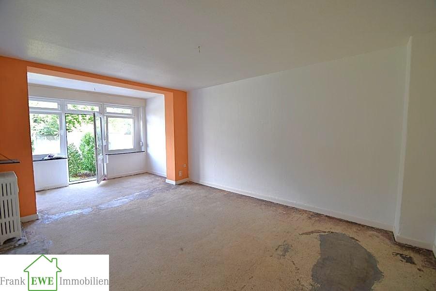 Wohnzimmer  EG, Mehrfamilienhaus zum Kauf in Düsseldorf Wersten, Frank Ewe Immobilienmakler Düsseldorf Hassels