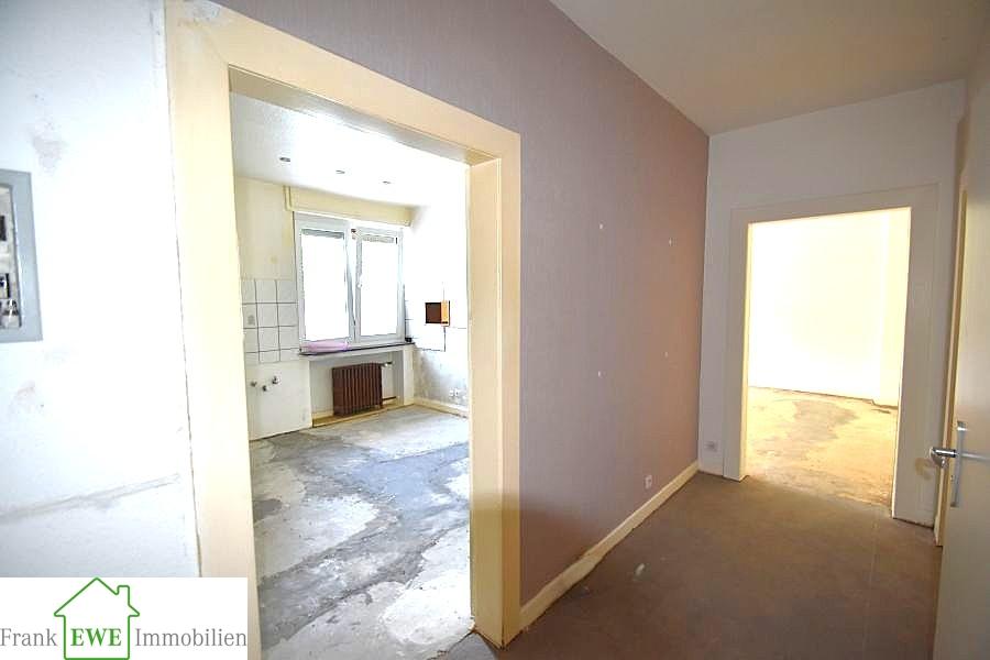 Diele EG, Mehrfamilienhaus zum Kauf in Düsseldorf Wersten, Frank Ewe IImmobilienmakler Düsseldorf Hassels