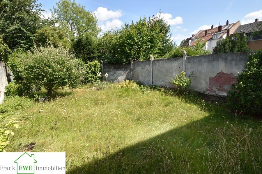 Garten, Mehrfamilienhaus zum Kauf in Düsseldorf Wersten, Frank Ewe Immobilienmakler Düsseldorf Hassels