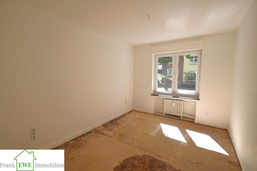 Kinderzimmer EG, Mehrfamilienhaus zum Kauf in Düsseldorf Wersten, Frank Ewe Immobilienmakler Düsseldorf Hassels