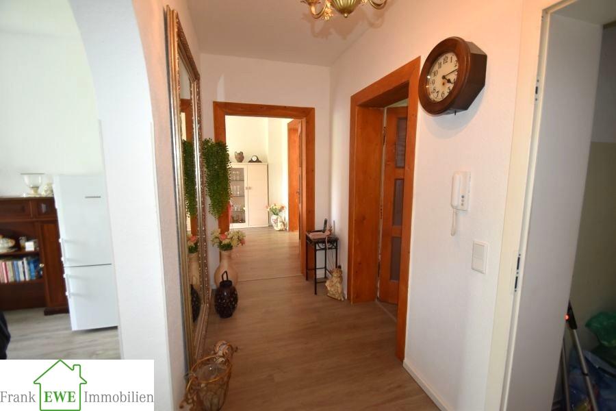 Diele 1.OG, Mehrfamilienhaus zum Kauf in Düsseldorf Wersten, Frank Ewe Immobilienmakler Düsseldorf Hassels