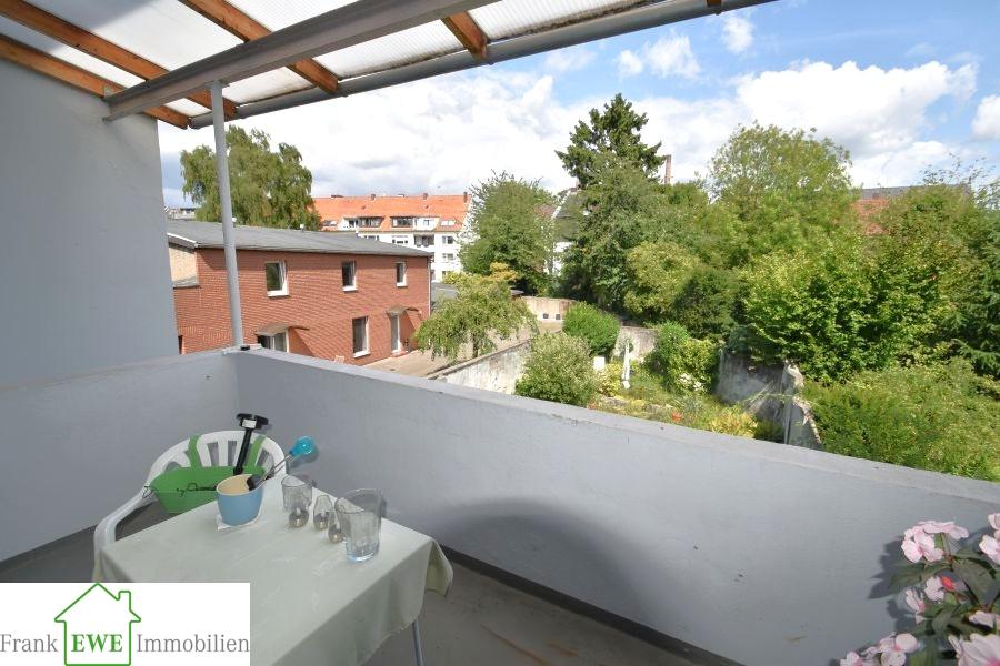 Balkon 1.OG, Mehrfamilienhaus zum Kauf in Düsseldorf Wersten, Frank Ewe Immobilienmakler Düsseldorf Hassels