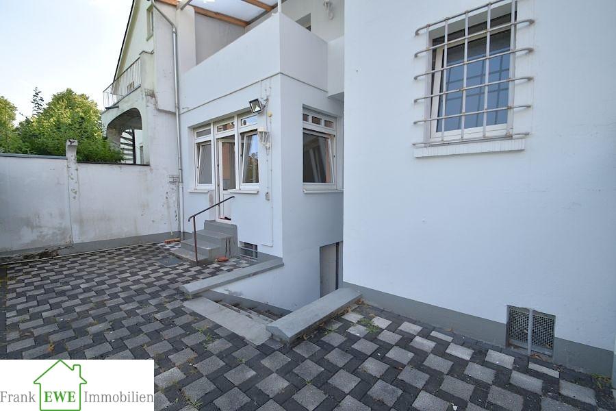 Terrasse, Mehrfamilienhaus zum Kauf in Düsseldorf Wersten, Frank Ewe Immobilienmakler Düsseldorf Hassels