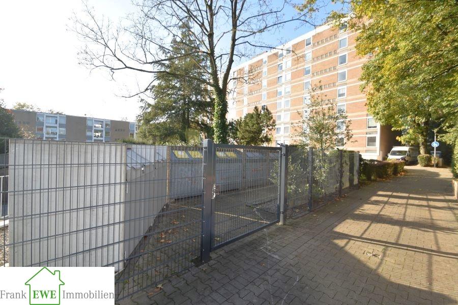 Mülltonnenplatz, 3-Zimmer-Wohnung mit Balkon zum Kauf in Düsseldorf Garath, Frank Ewe Immobilienmakler Düsseldorf Hassels