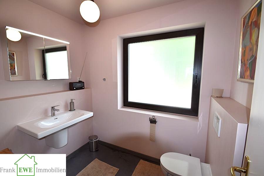 WC 1.OG, Einfamilienhaus mit Garage zum Kauf in Düsseldorf Benrath, Frank Ewe Immobilien, Düsseldorf Hassels