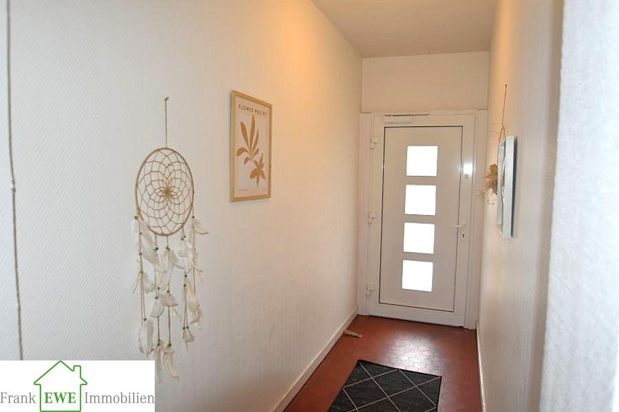 Flur, Zweifamilienhaus mit Ausbaureserve zum Kauf in Düsseldorf Wersten, Frank Ewe Immobilienmakler Düsseldorf