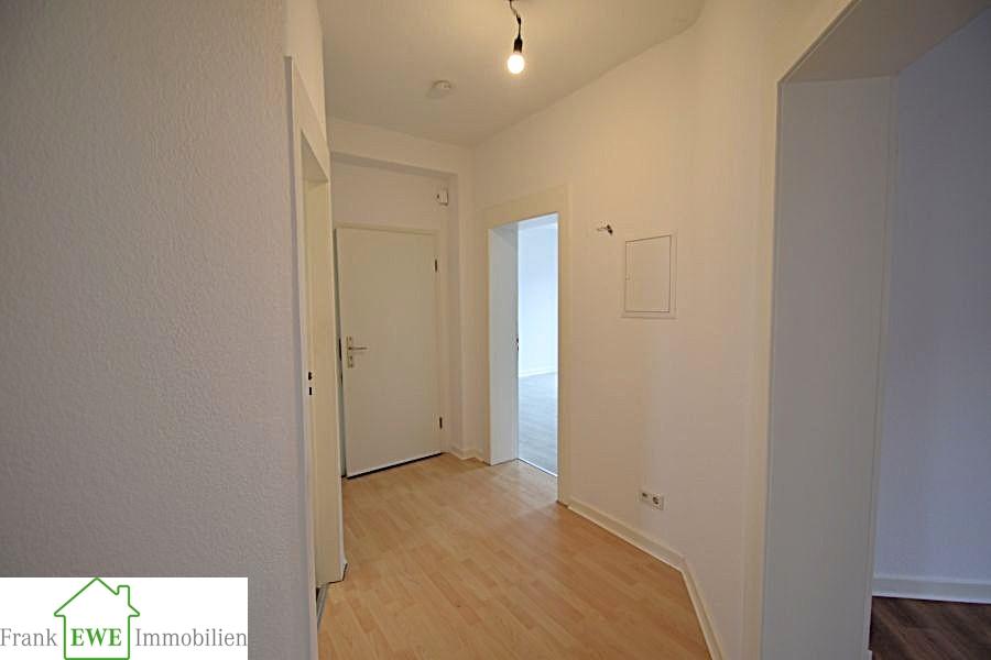 Diele 1. OG, Zweifamilienhaus mit Ausbaureserve, Kauf in Düsseldorf Wersten, Frank Ewe Immobilienmakler Düsseldorf