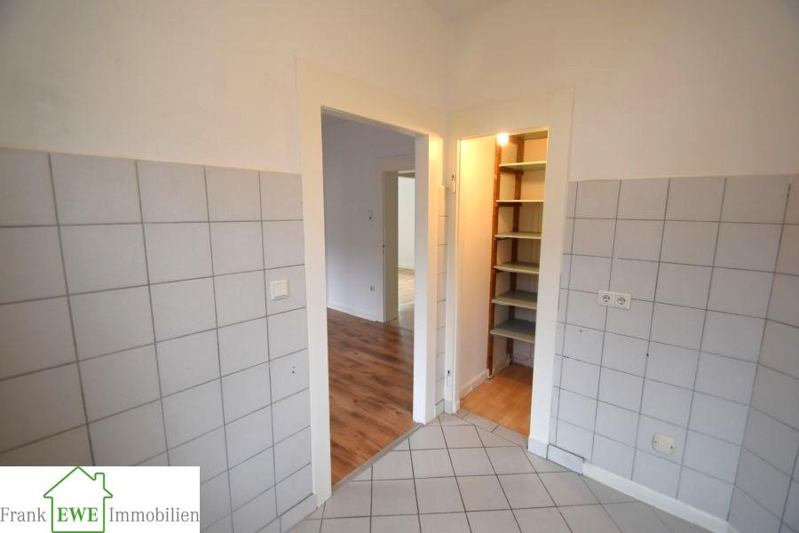 Abstellkammer Küche 1.OG, Zweifamilienhaus mit Ausbaureserve, Kauf in Düsseldorf Wersten, Frank Ewe Immobilien