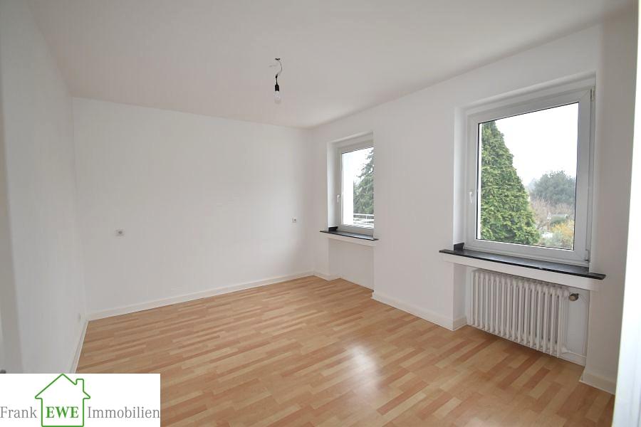 Schlafzimmer 1.OG, 2-Familinhaus mit Ausbaureserve, Kauf in Düsseldorf Wersten, Frank Ewe Immobilien Düsseldorf