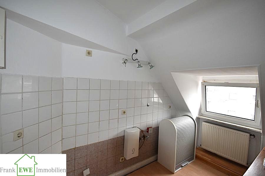 DG Ausbaureserve, Zweifamilienhaus mit Ausbaureserve zum Kauf in Düsseldorf Wersten, Frank Ewe Immobilienmakler Düsseldorf