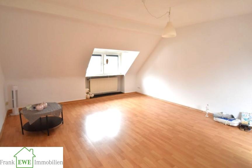 DG Ausbaureserve, Zweifamilienhaus mit Ausbaureserve, Kauf Düsseldorf Wersten, Frank Ewe Immobilienmakler Düsseldorf