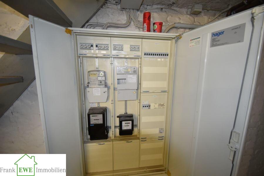 Strom, Zweifamilienhaus mit Ausbaureserve, Kauf Düsseldorf Wersten, Frank Ewe Immobilienmakler Düsseldorf Hassels