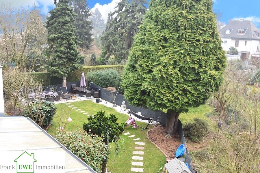 Garten, Zweifamilienhaus mit Ausbaureserve, Kauf Düsseldorf Wersten, Frank Ewe Immobilienmakler Düsseldorf Hassels