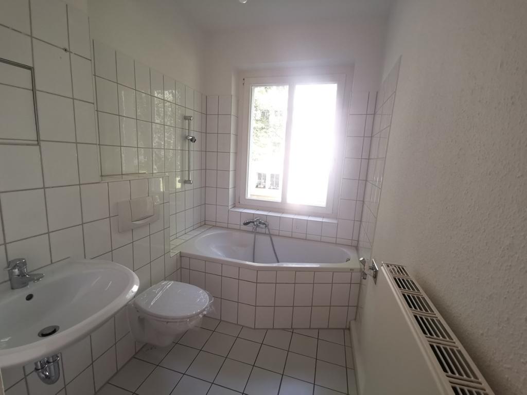 WG geeignet auf Wunsch mit EBK,- 2 Raum-frisch renoviert und zum Einzug bereit - Photo 2