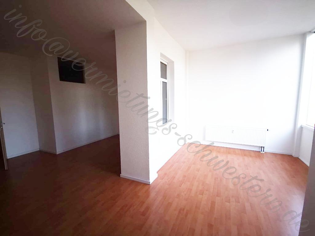 <h1 class="md:text-xl md:leading-6 mt-4 md:mt-10 lg:mb-6 mb-3 text-primary-500 font-semibold text-base leading-5"> Wohnung in Chemnitz (Altchemnitz) </h1> - Photo 3