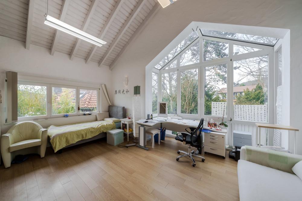 Die Einliegerwohnung mit überhohen Decken