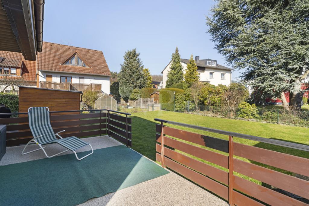 Terrasse führt in den Gartem
