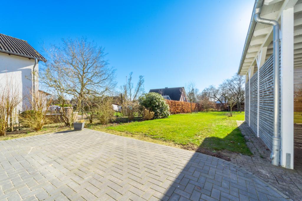 Terrasse mit Blick in Garten