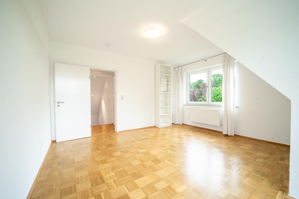 Schlafzimmer 2, OG