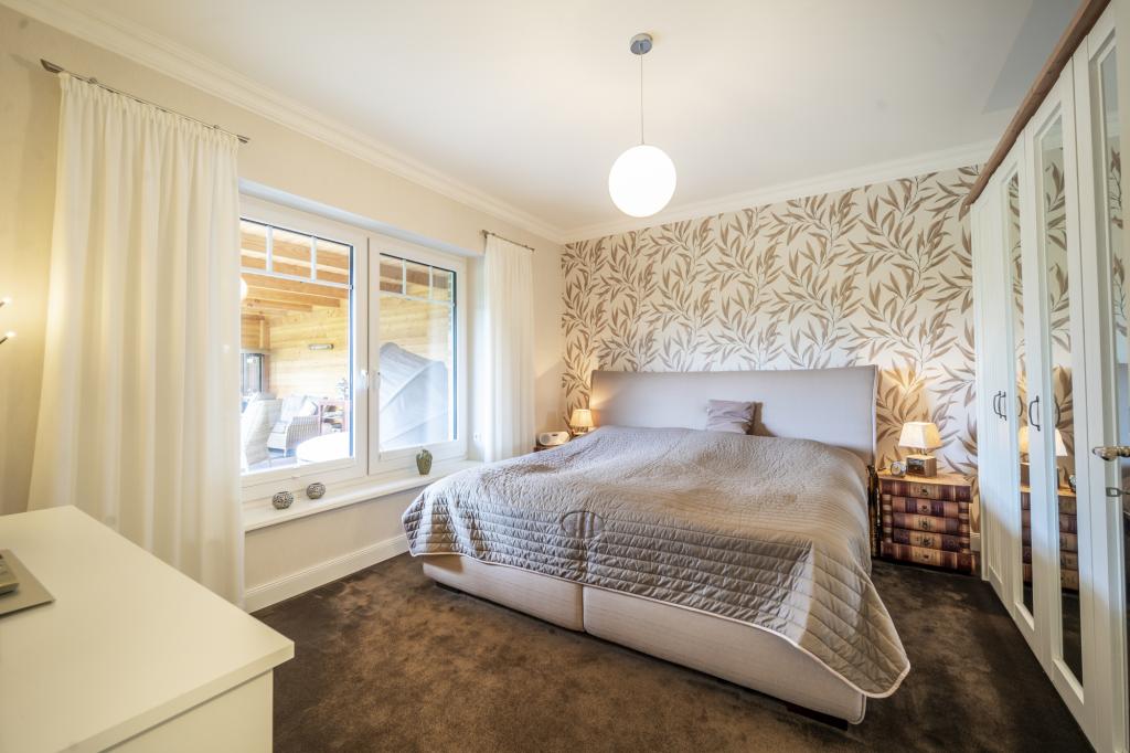 Schlafzimmer 1