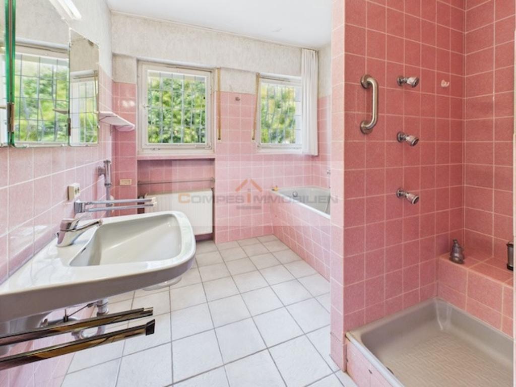 Badezimmer - Einfamilienhaus in Sankt Augustin-Hangelar zu verkaufen