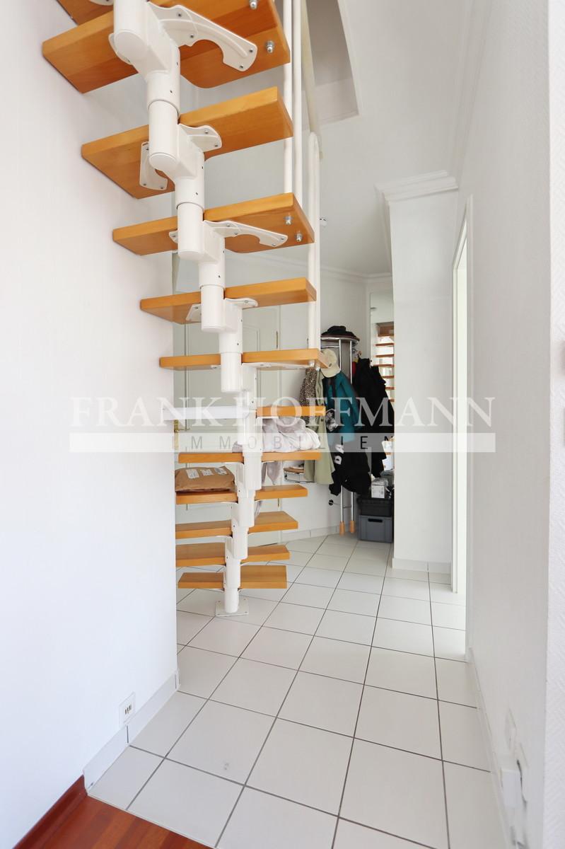 Flur und Treppe