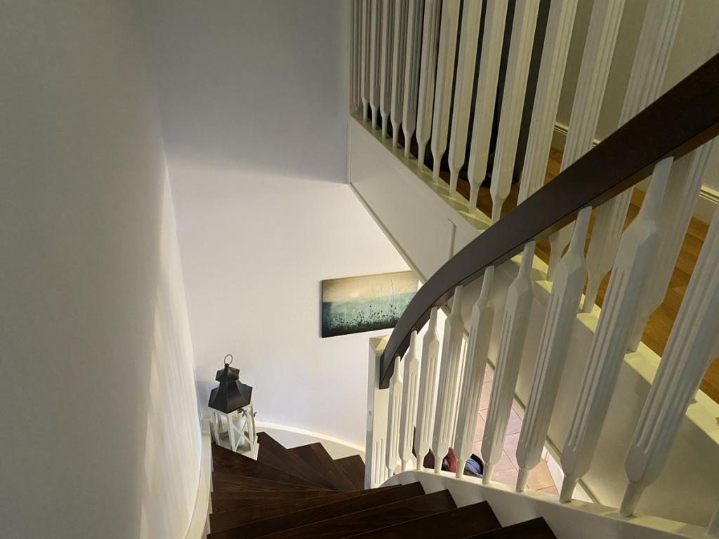 Holztreppe zum Dachgeschoss