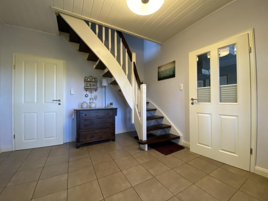 Holztreppe zum Dachgeschoss