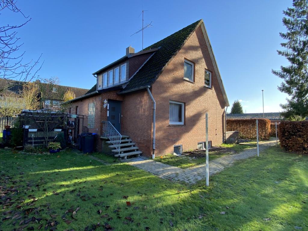 Rückansicht mit Eingangsbereich