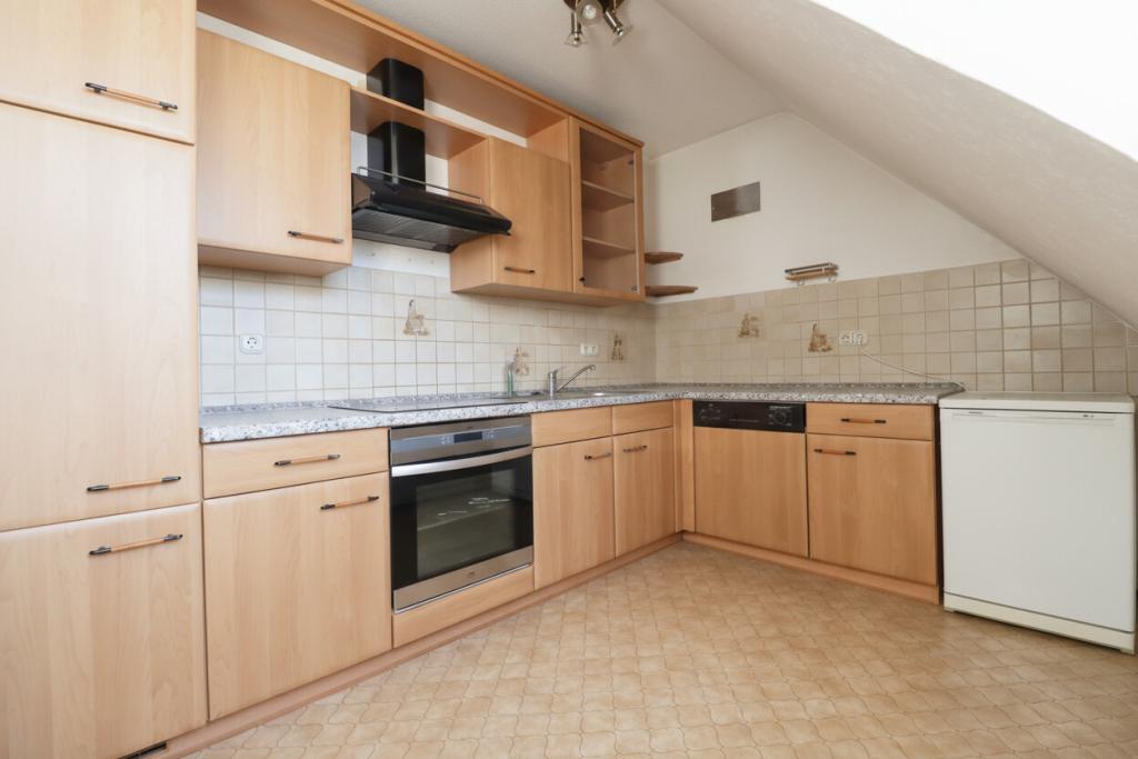 Helle Dachwohnung mit Tageslichtbad und Einbauküche - Photo 5