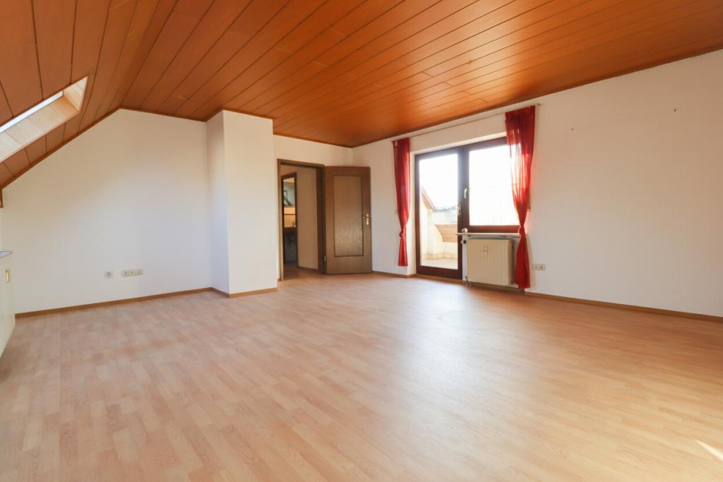 Helle Dachwohnung mit Tageslichtbad und Einbauküche - Photo 2
