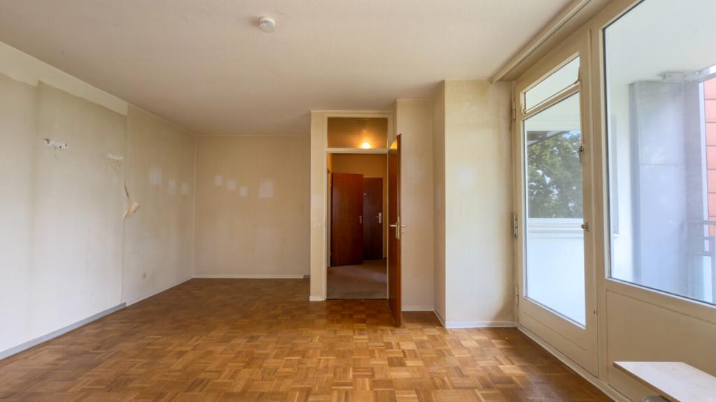 Wohnraum mit Blick zum Flur